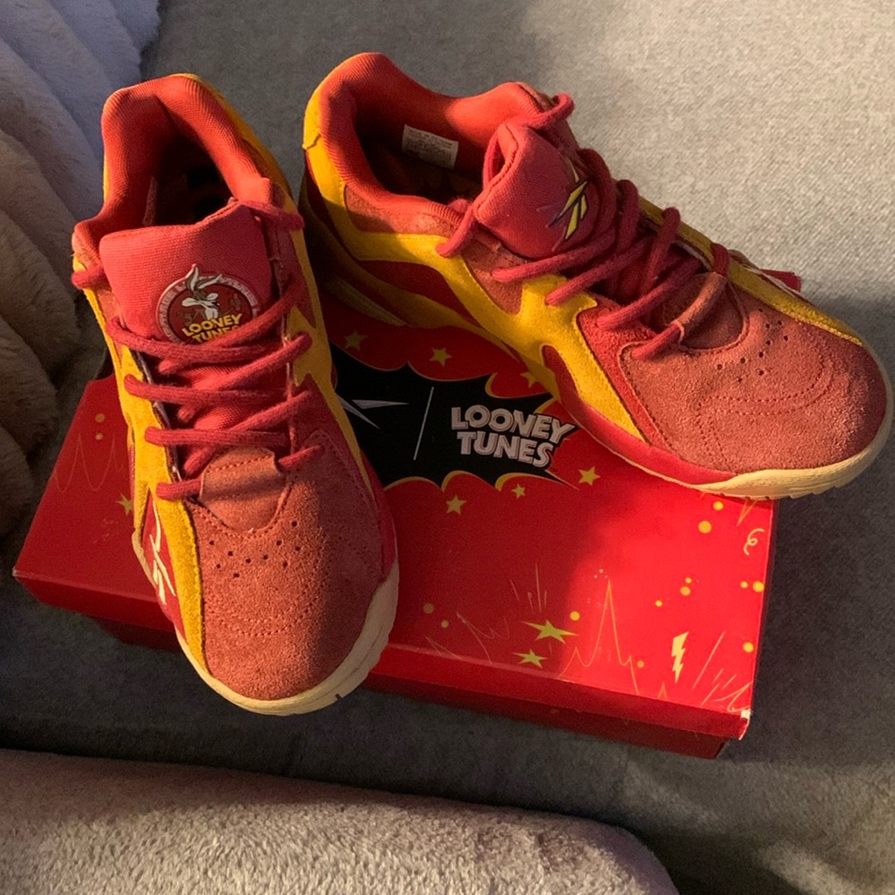 Hurrikaze II Low Looney Tunes men 7 1/2 New